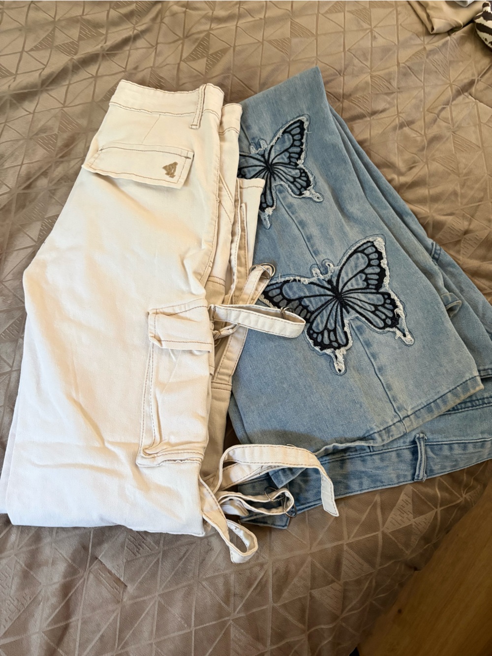 Women’s Light Wash Denim Butterfly Jeans and Cream Cargo Shorts Set